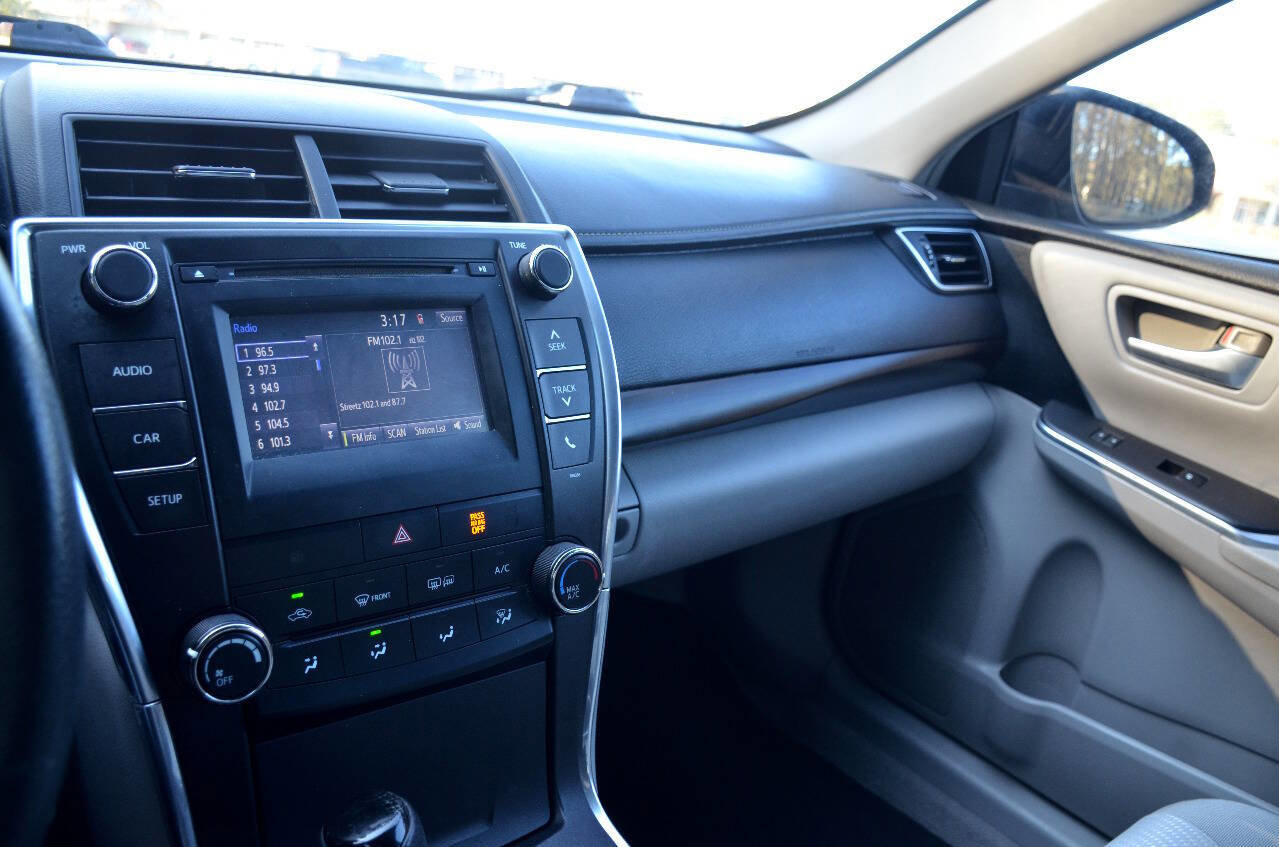 Used 2015 Toyota Camry LE image 16