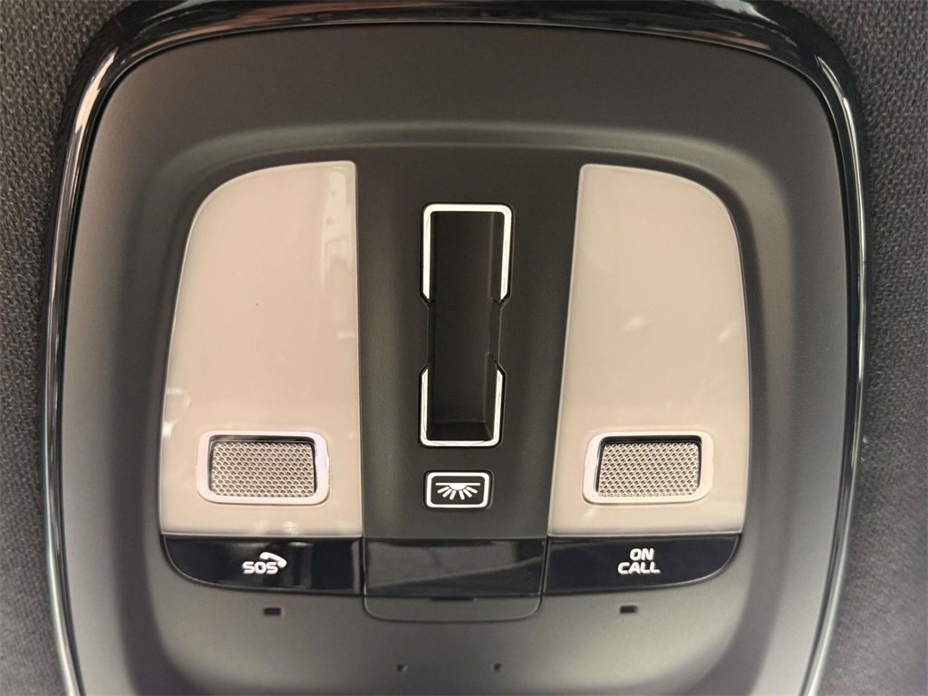 Used 2022 Volvo XC40 P8 Recharge Ultimate image 25