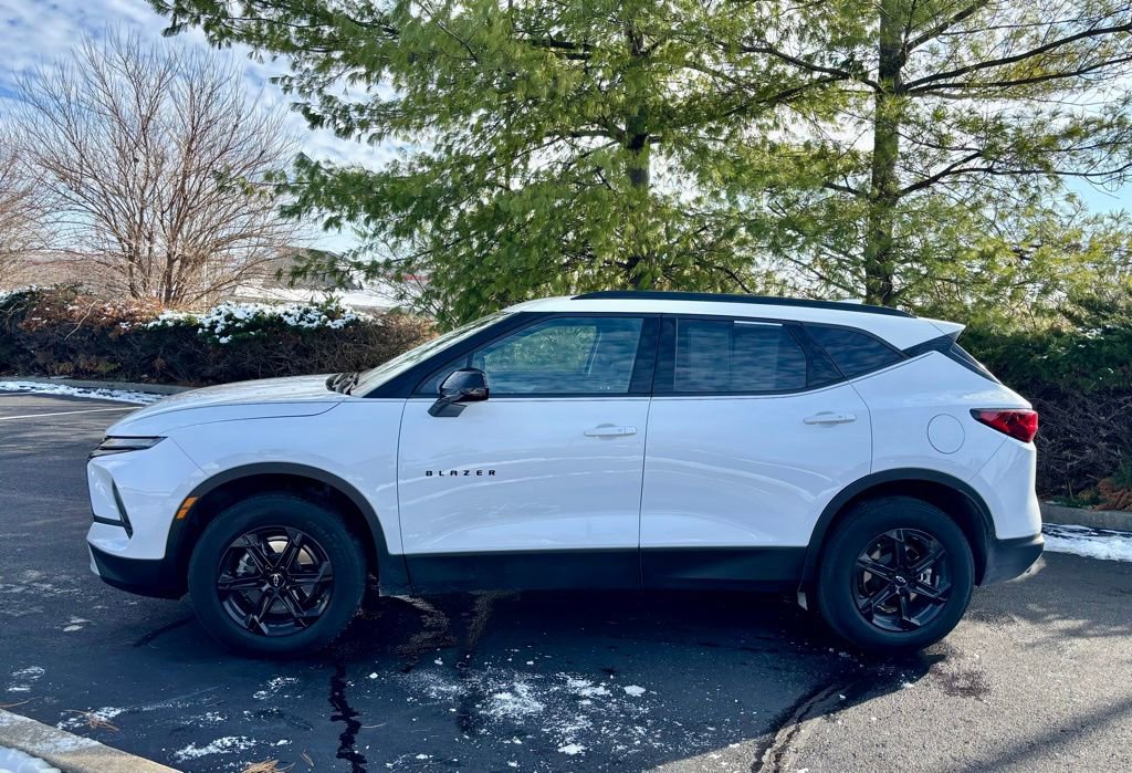 Used 2024 Chevrolet Blazer LT w/ Convenience Package image 3
