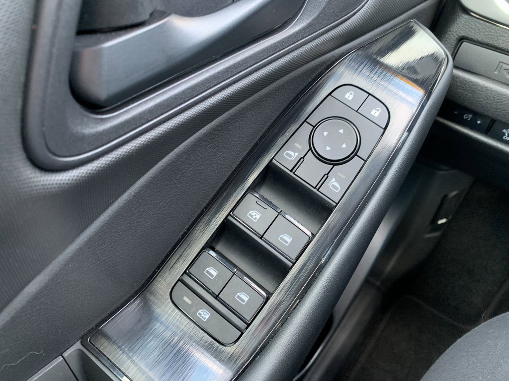 Used 2025 Nissan Rogue S image 19