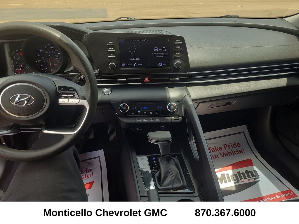 Used 2022 Hyundai Elantra SEL w/ Preferred Accessory Package FWD image 17