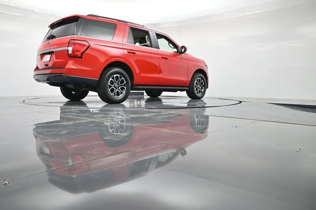 Used 2024 Ford Expedition XLT image 31