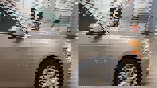 Used 2024 Chevrolet Malibu LT image 2