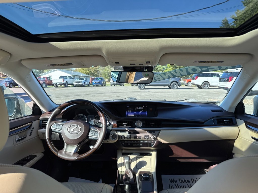 Used 2016 Lexus ES 350 w/ Premium Package w/Wood Trim image 22