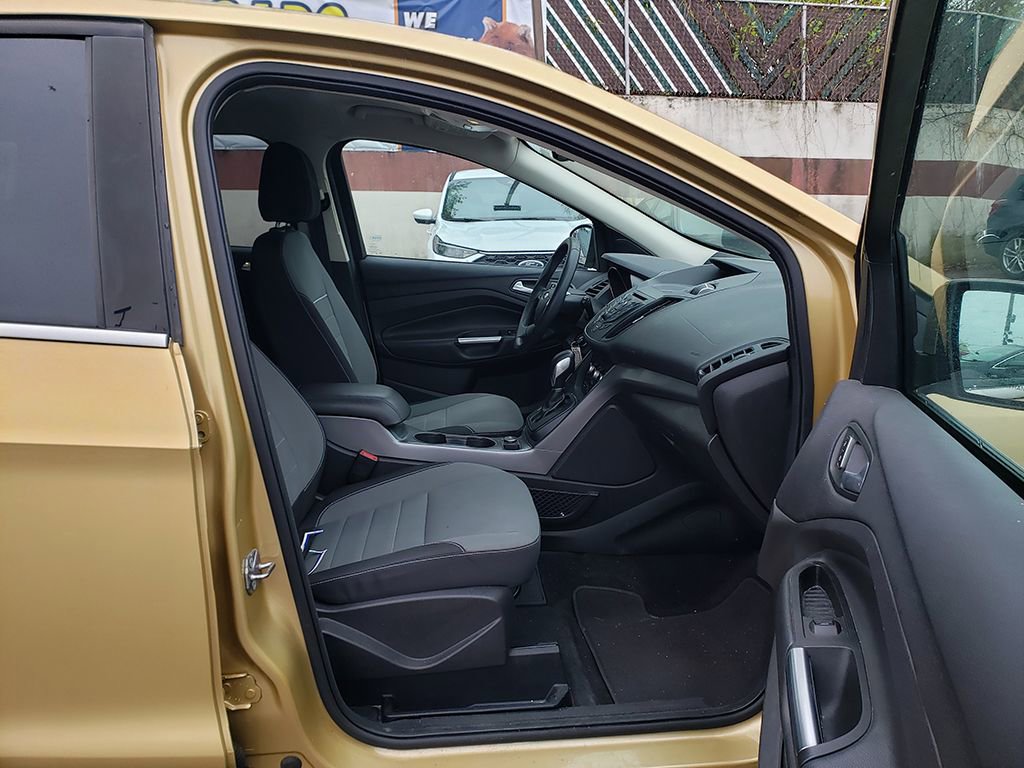 Used 2015 Ford Escape SE FWD image 9