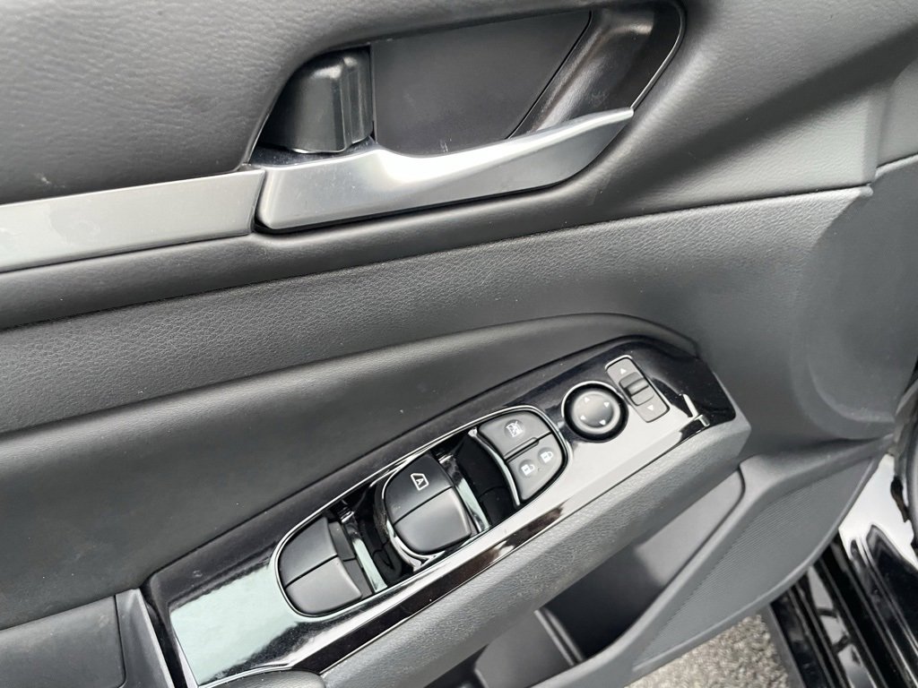 Used 2025 Nissan Altima 2.5 SR image 12