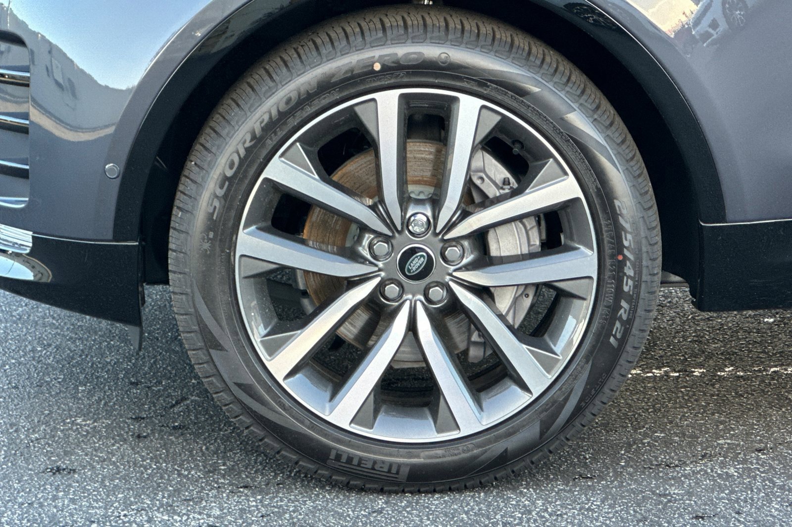 New 2025 Land Rover Discovery Dynamic SE image 24