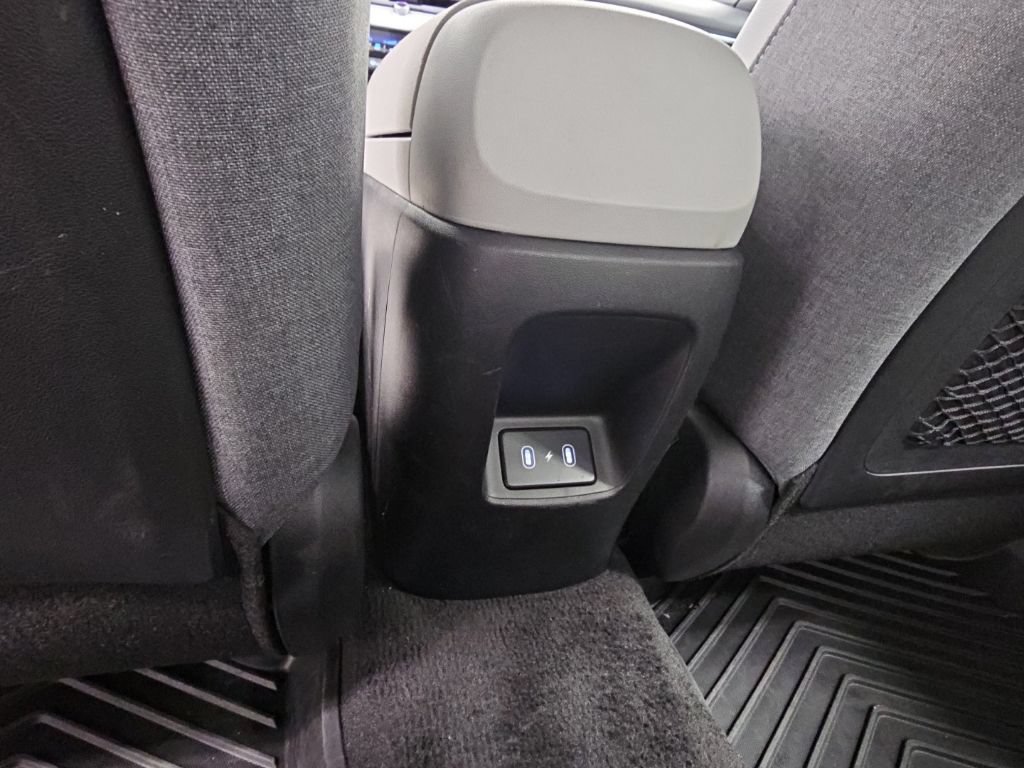 Used 2025 Hyundai Elantra Limited FWD image 32