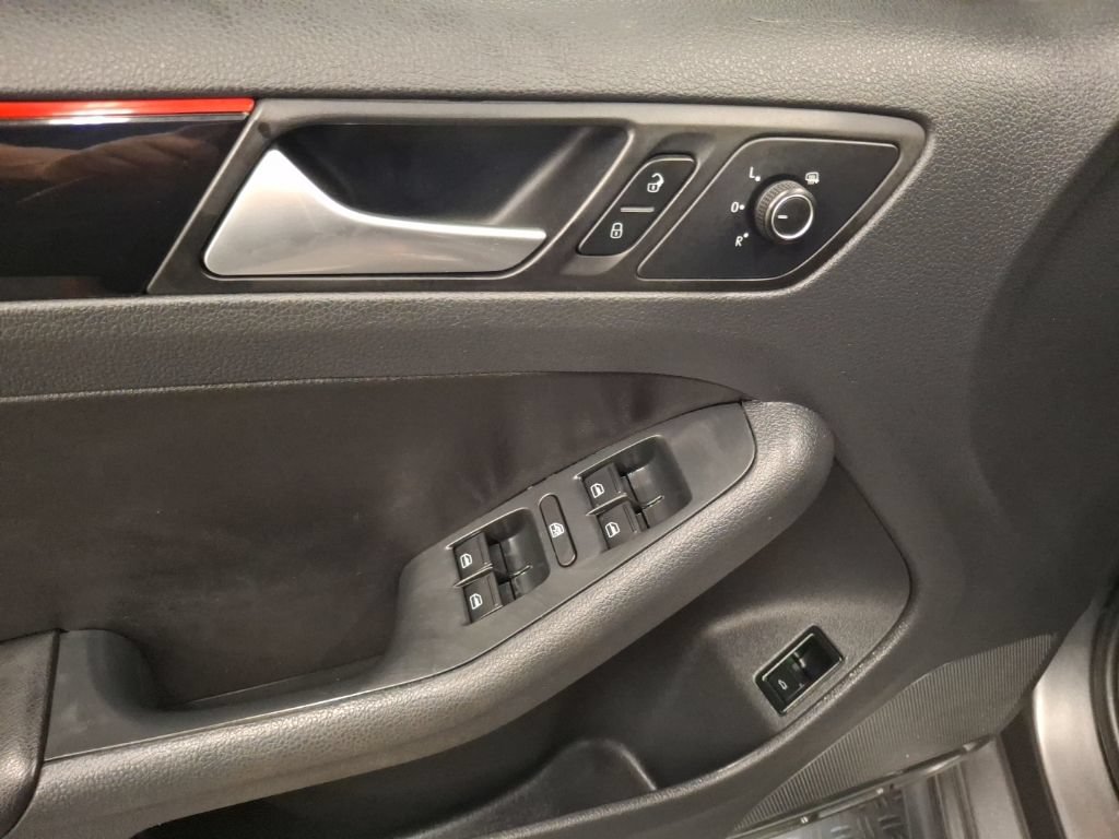 Used 2018 Volkswagen Jetta GLI FWD image 15