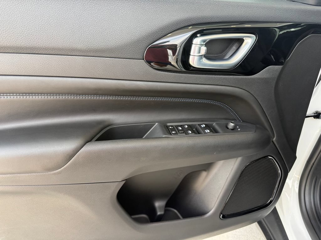New 2026 Jeep Compass Latitude AWD/4WD image 5