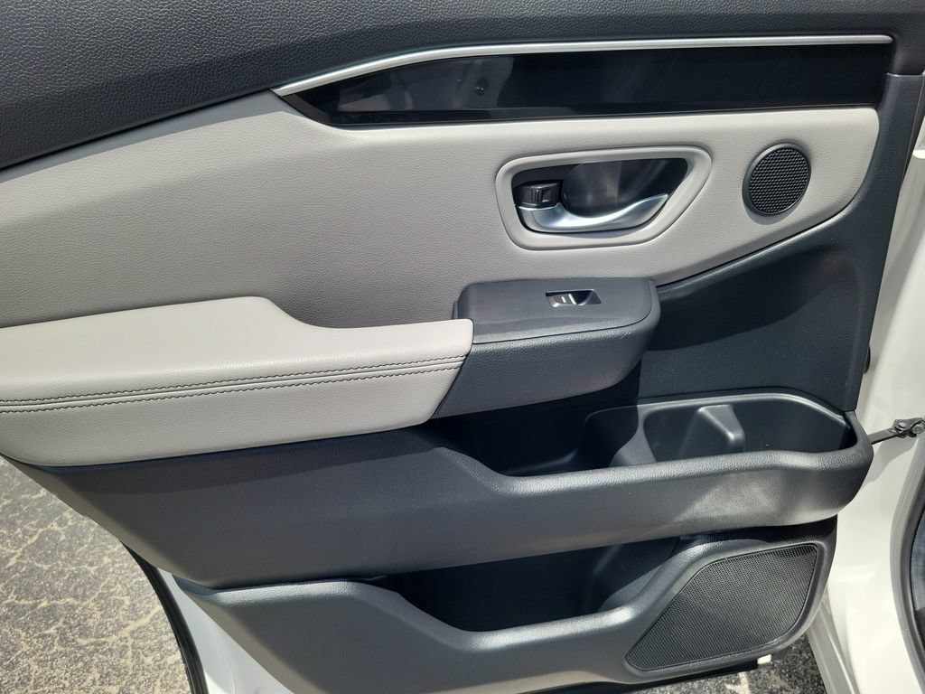 Used 2025 Honda Pilot EX-L image 12