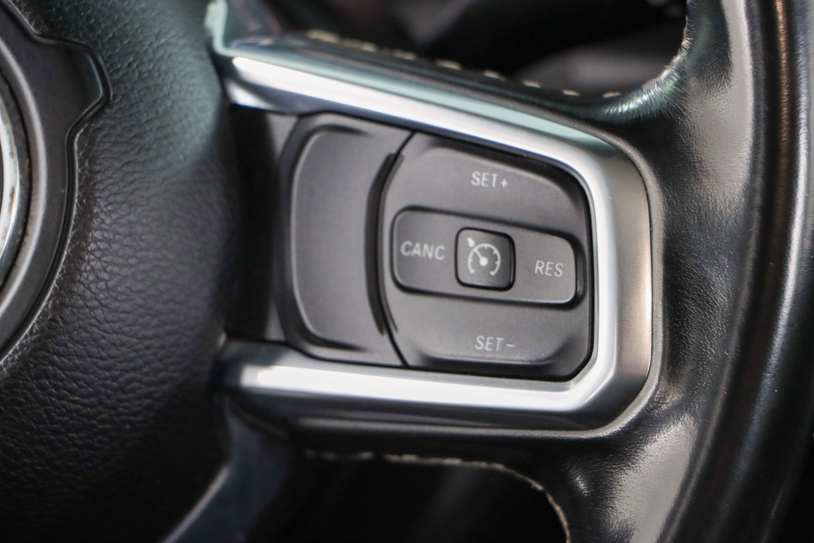 Used 2020 Jeep Gladiator Overland image 14