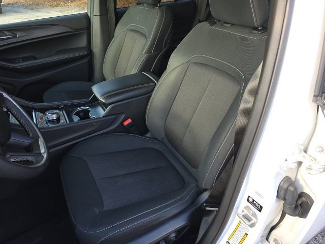 Used 2024 Jeep Grand Cherokee Laredo X image 15