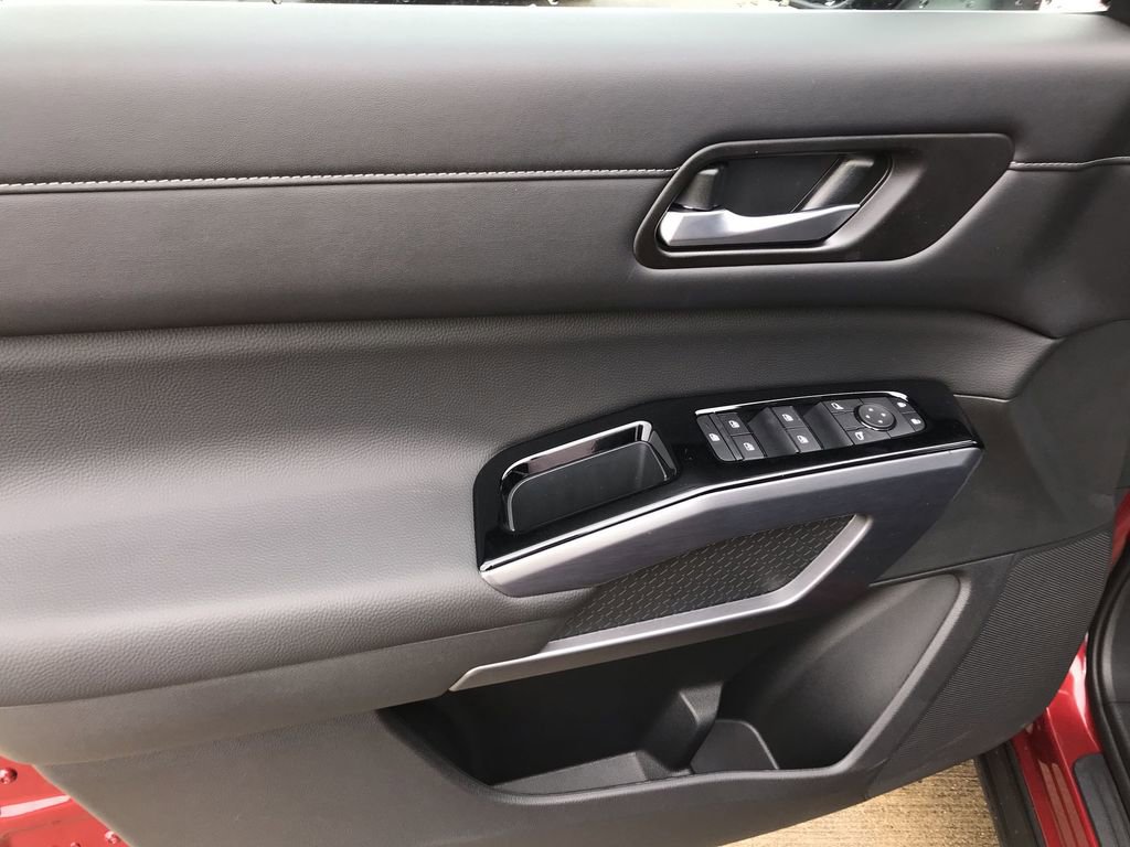 New 2026 Nissan Pathfinder SL image 13