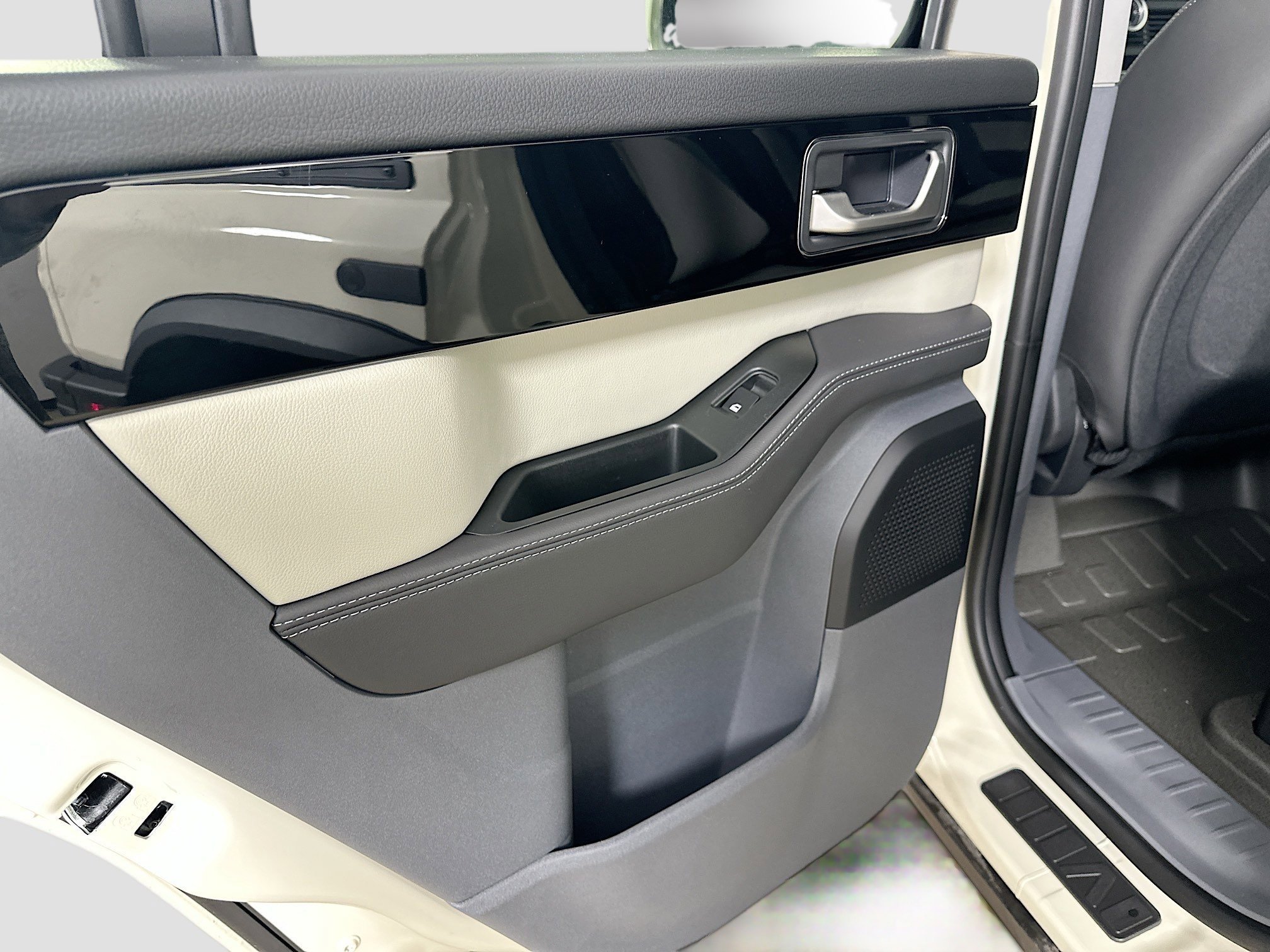 New 2025 INEOS Grenadier Station Wagon AWD/4WD image 29