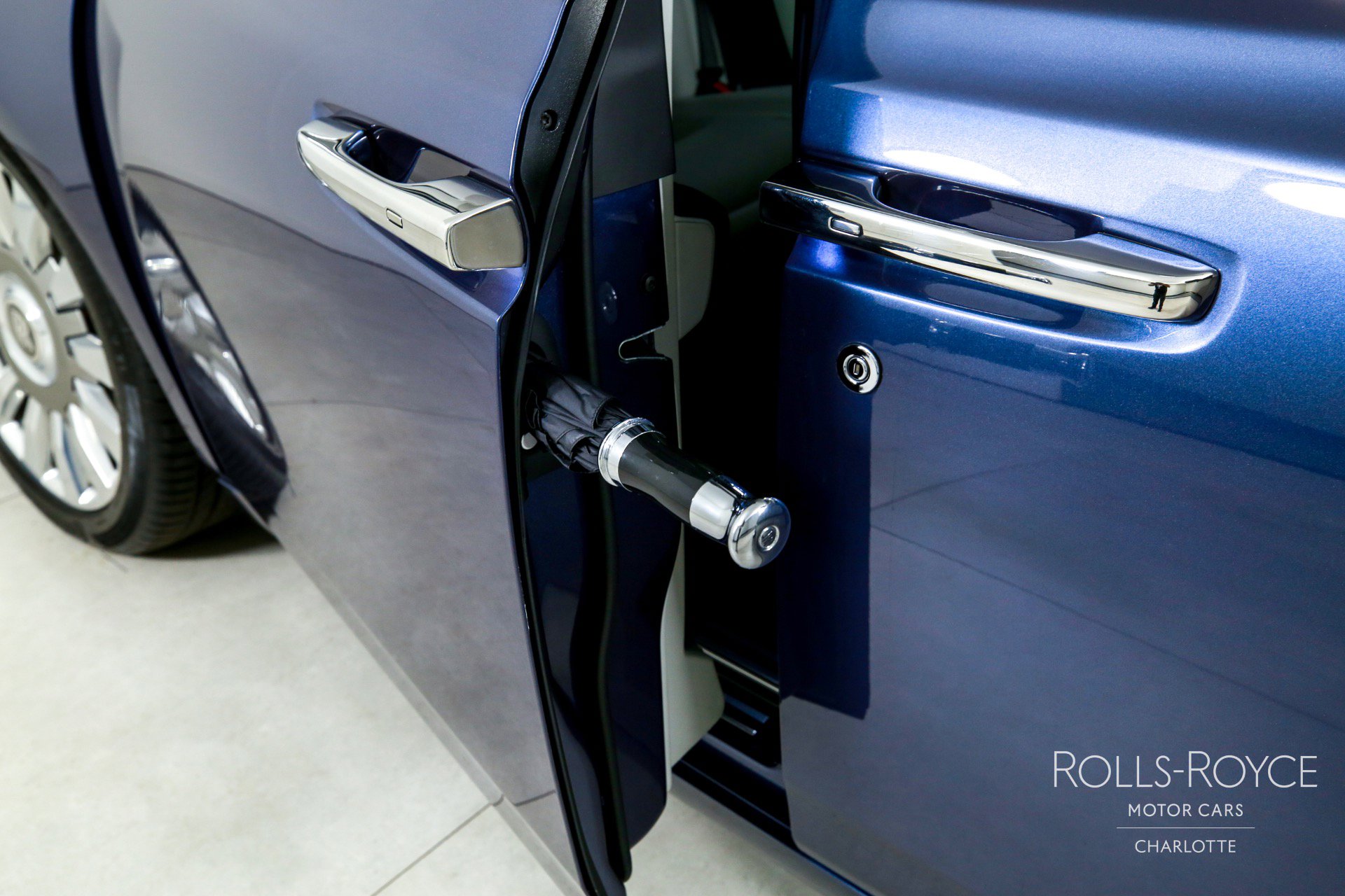 Used 2019 Rolls-Royce Phantom Sedan image 32