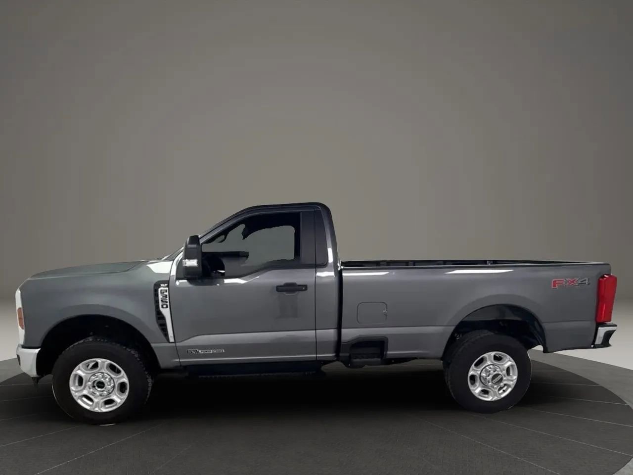 Used 2025 Ford F350 XLT w/ FX4 Off-Road Package image 2