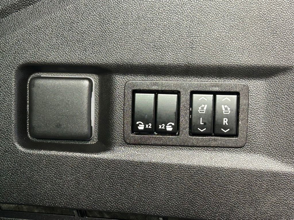 Used 2023 GMC Yukon Denali Ultimate w/ LPO, Floor Liner Package AWD/4WD image 16