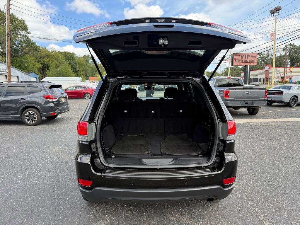Used 2017 Jeep Grand Cherokee Laredo w/ Quick Order Package 23E image 29