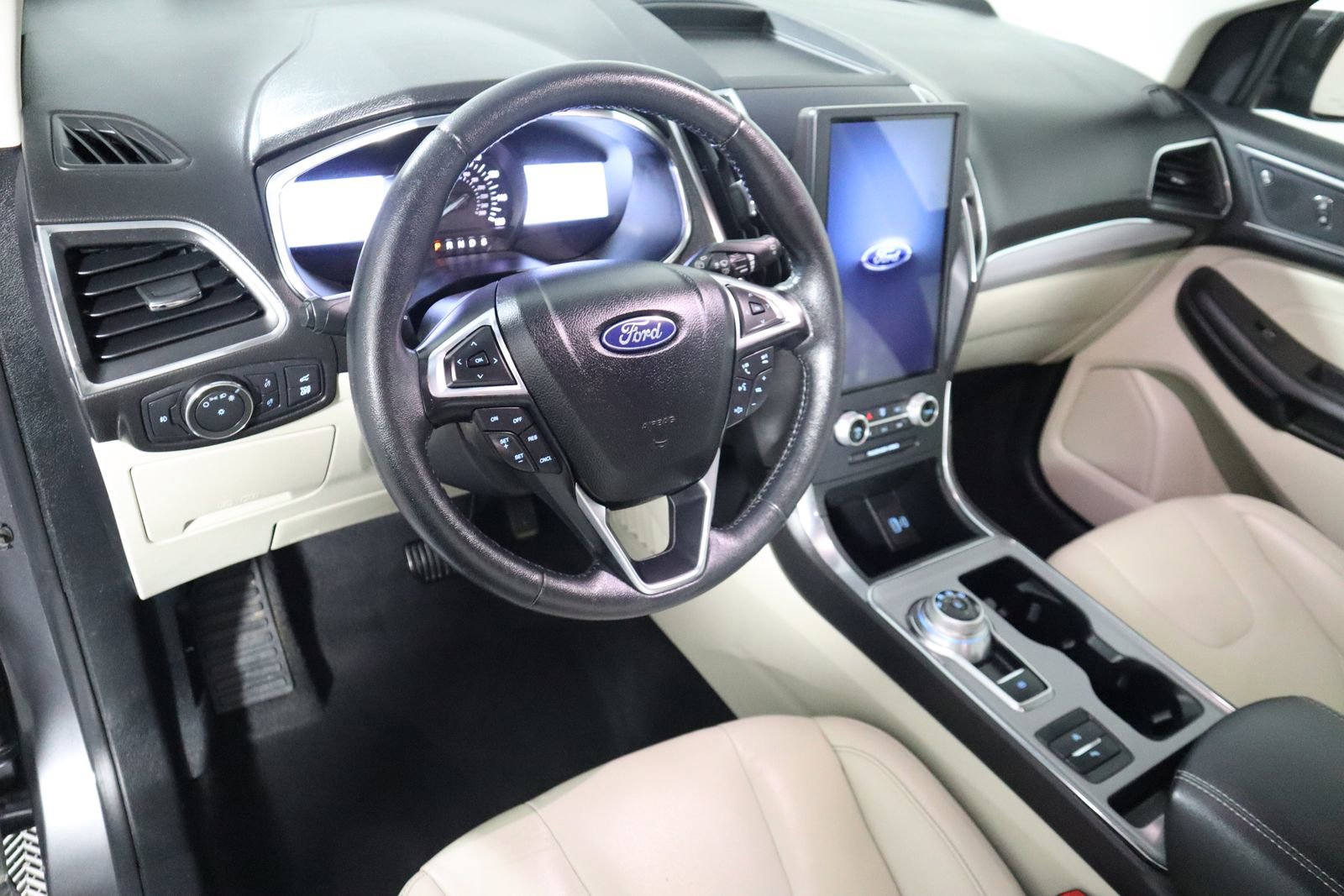 Used 2021 Ford Edge Titanium w/ Cargo Accessory Package image 40