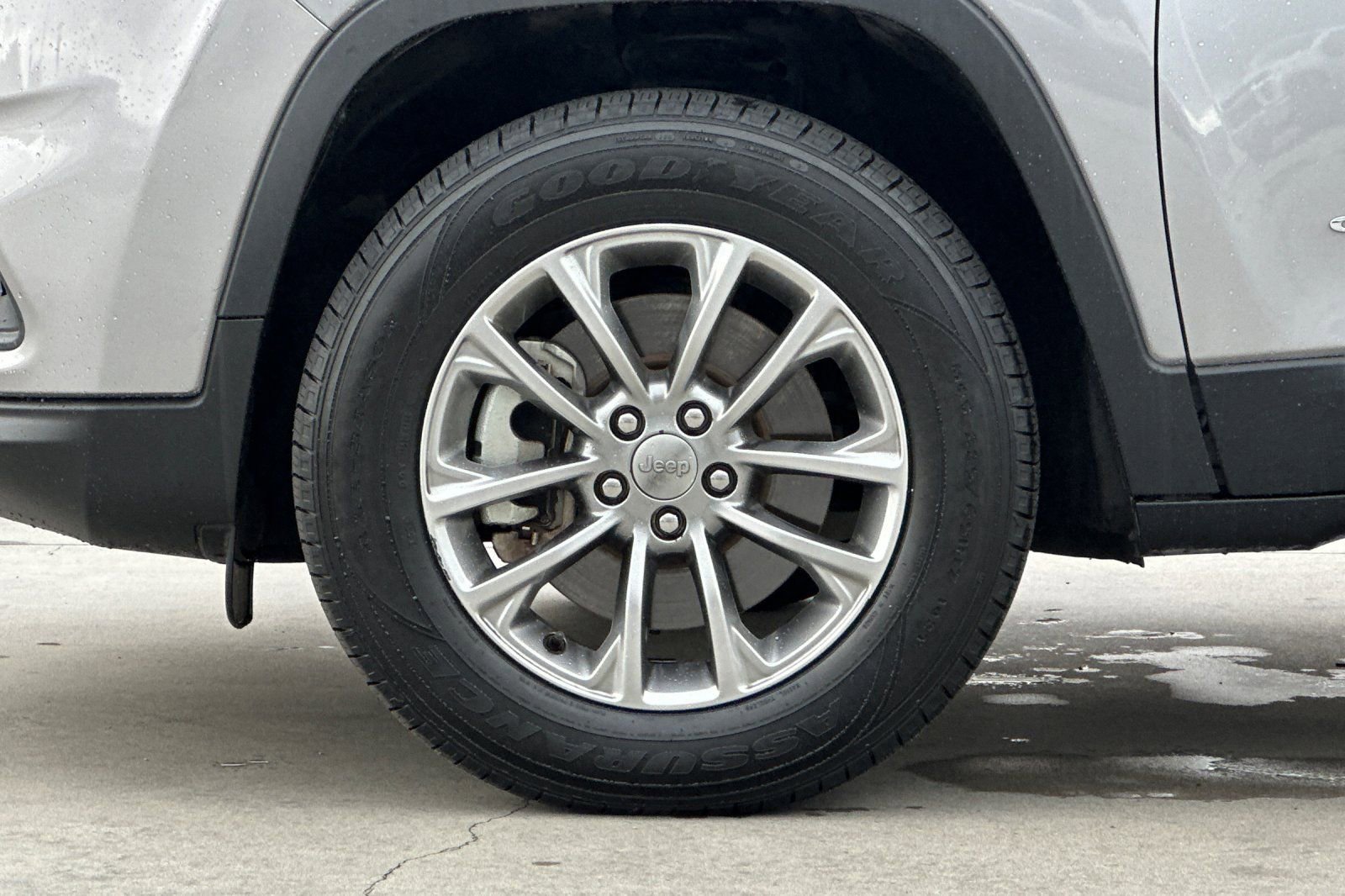 Used 2021 Jeep Cherokee Latitude Lux AWD/4WD image 25