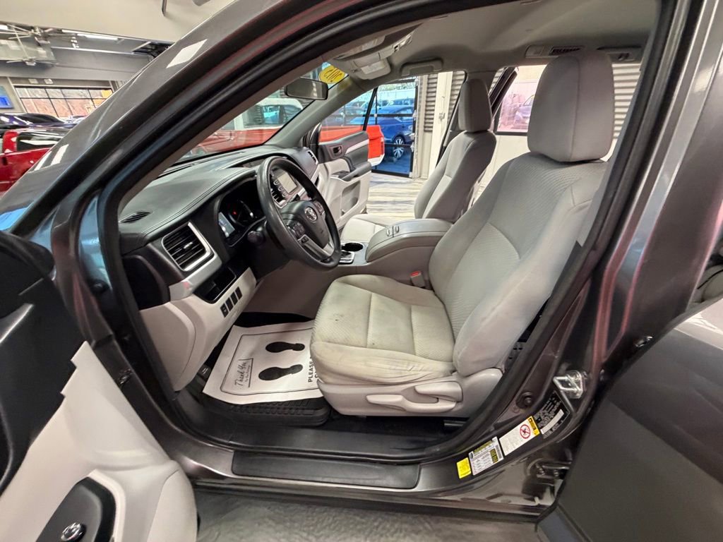 Used 2015 Toyota Highlander LE image 53
