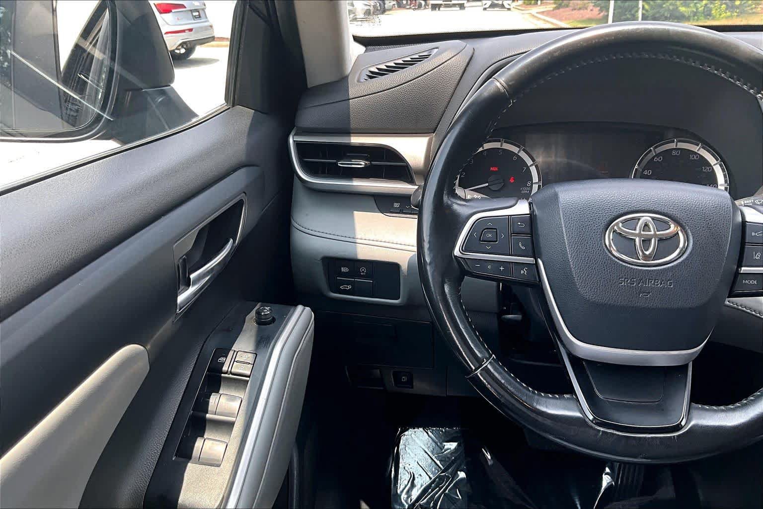 Used 2023 Toyota Highlander XLE AWD/4WD image 24