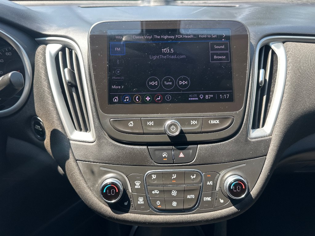 Used 2022 Chevrolet Malibu LT FWD image 33