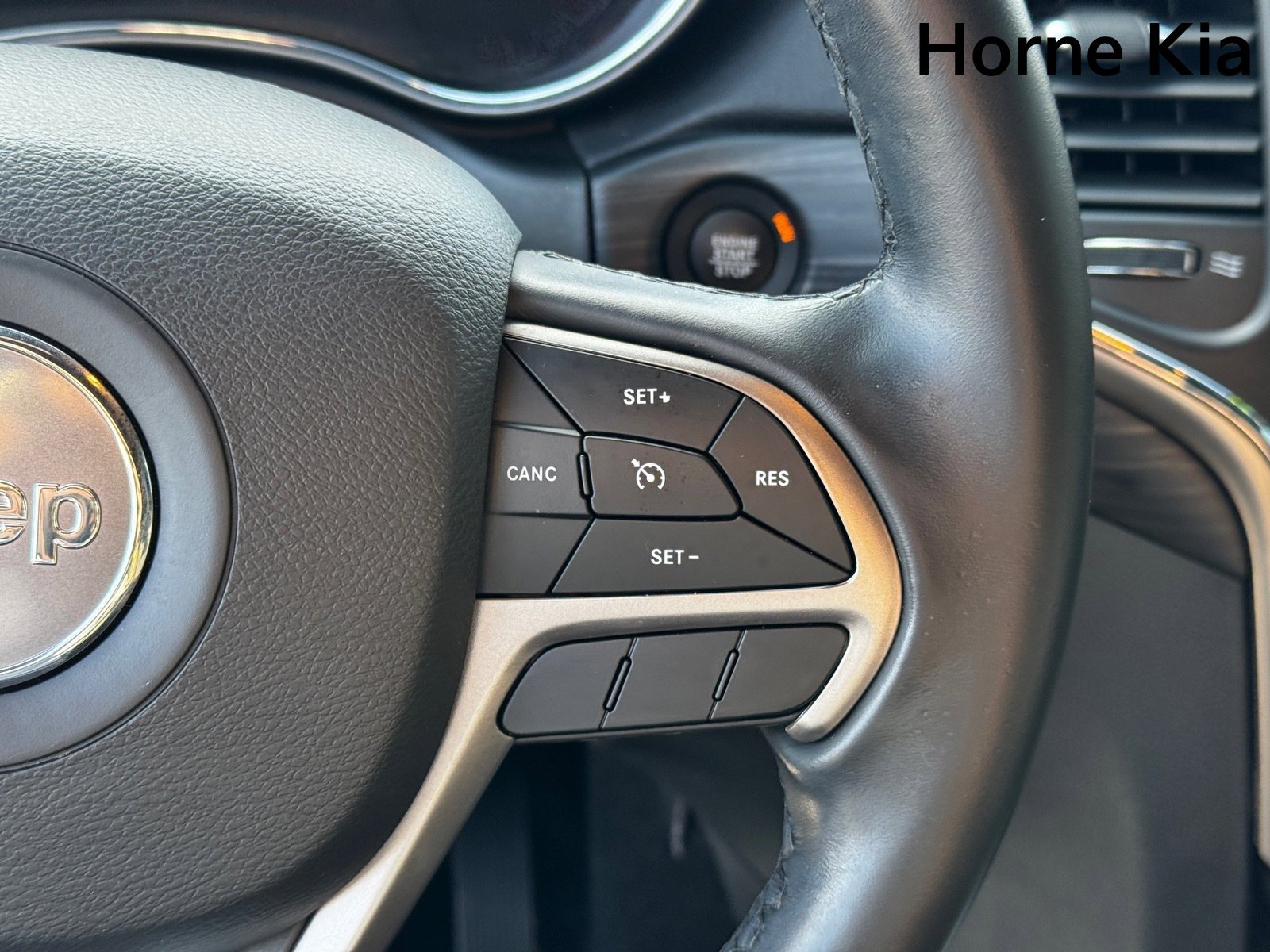 Used 2021 Jeep Grand Cherokee Laredo image 16