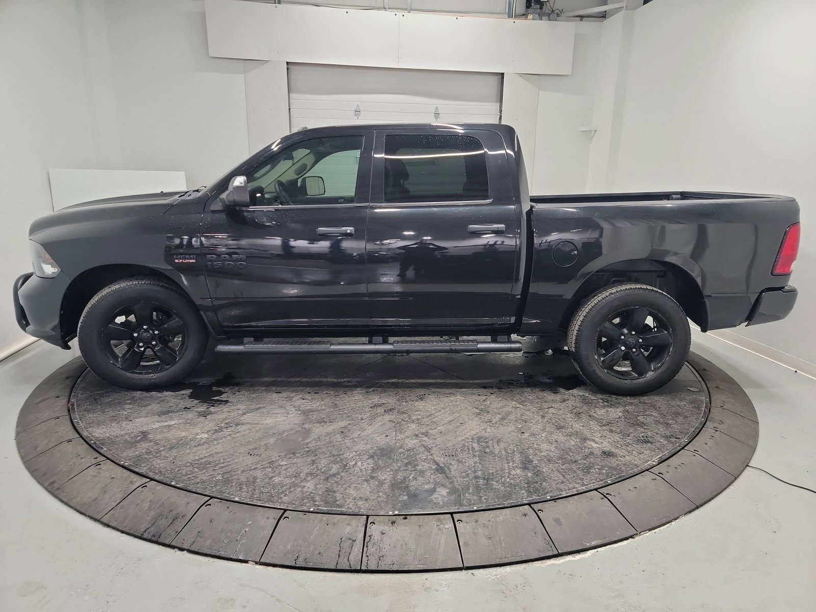 Used 2016 RAM 1500 Express w/ Black Ram 1500 Express Group image 4