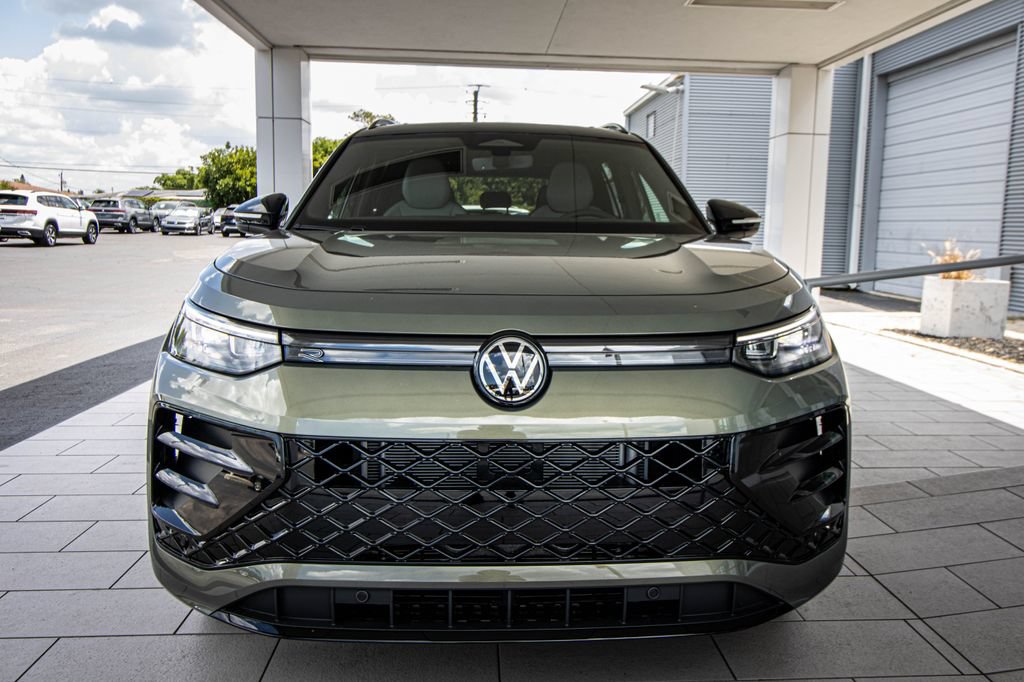 New 2026 Volkswagen Tiguan SE R-Line FWD image 9