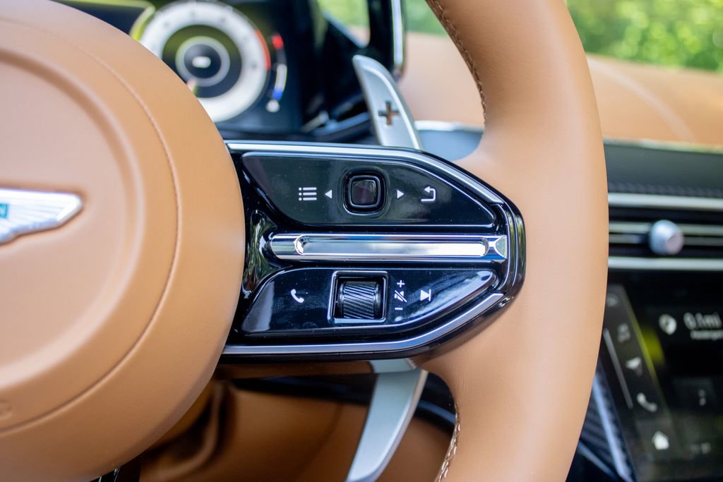 Used 2026 Aston Martin V8 Vantage Coupe image 16