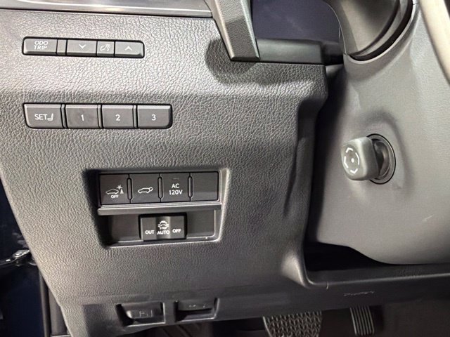 Used 2025 Lexus GX 550 w/ Accessory Package (2T) AWD/4WD image 12
