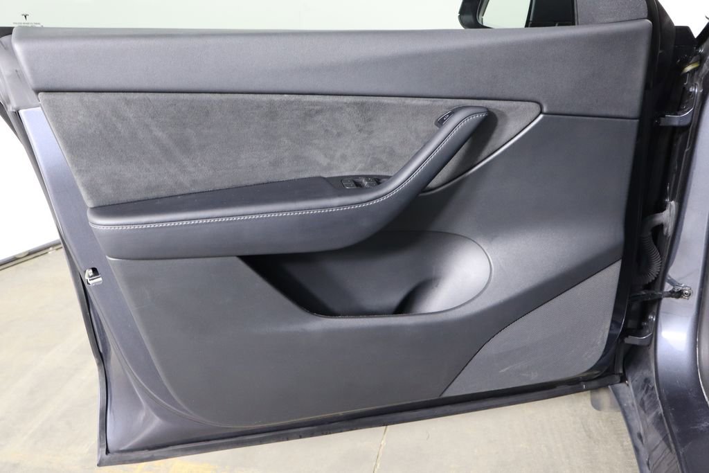 Used 2022 Tesla Model Y Performance image 17