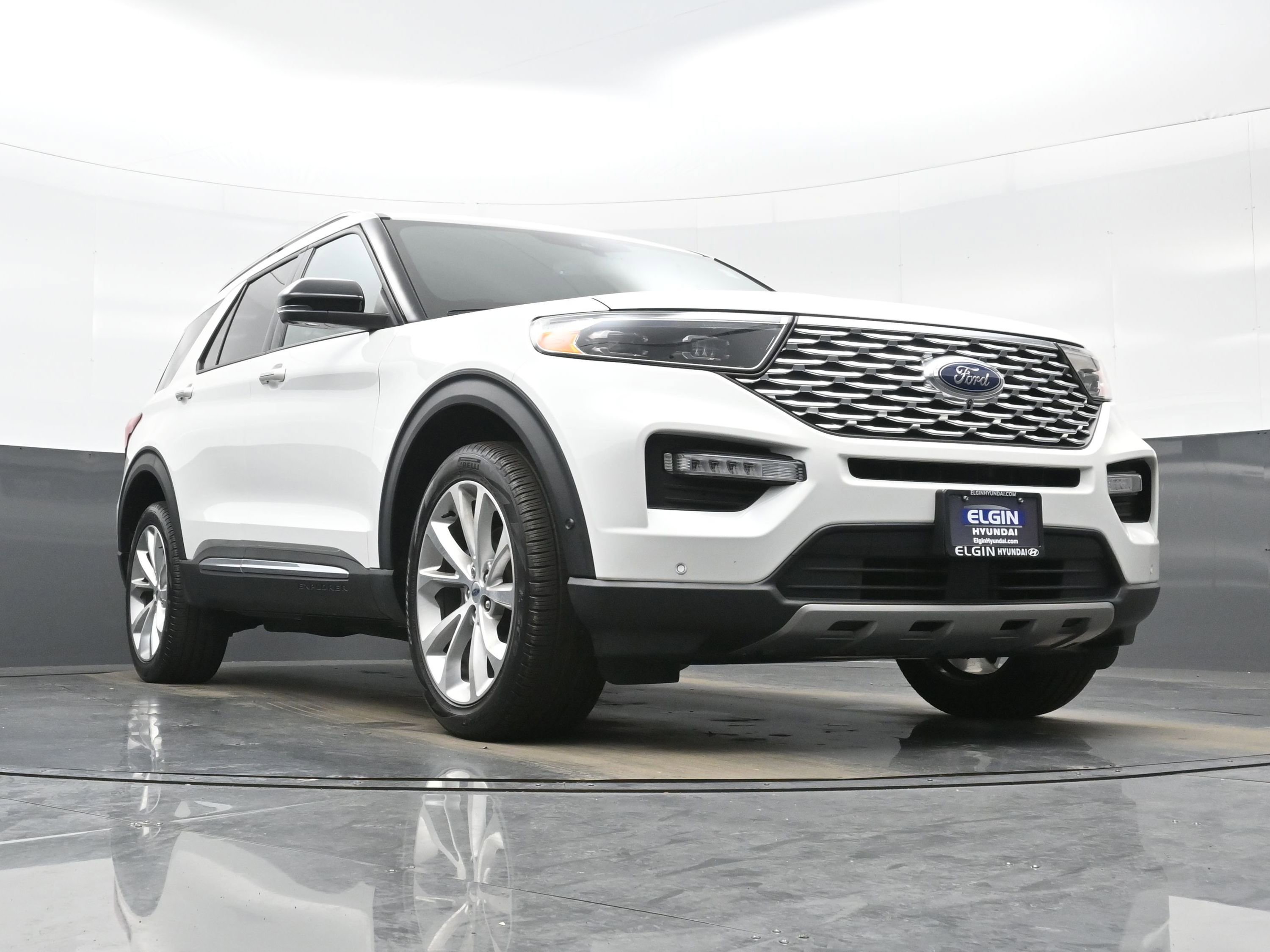 Used 2023 Ford Explorer Platinum w/ Technology Package AWD/4WD image 35