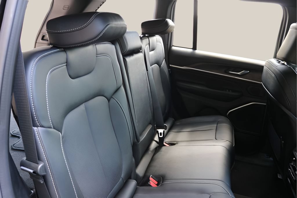 New 2027 Jeep Grand Cherokee Limited AWD/4WD image 18
