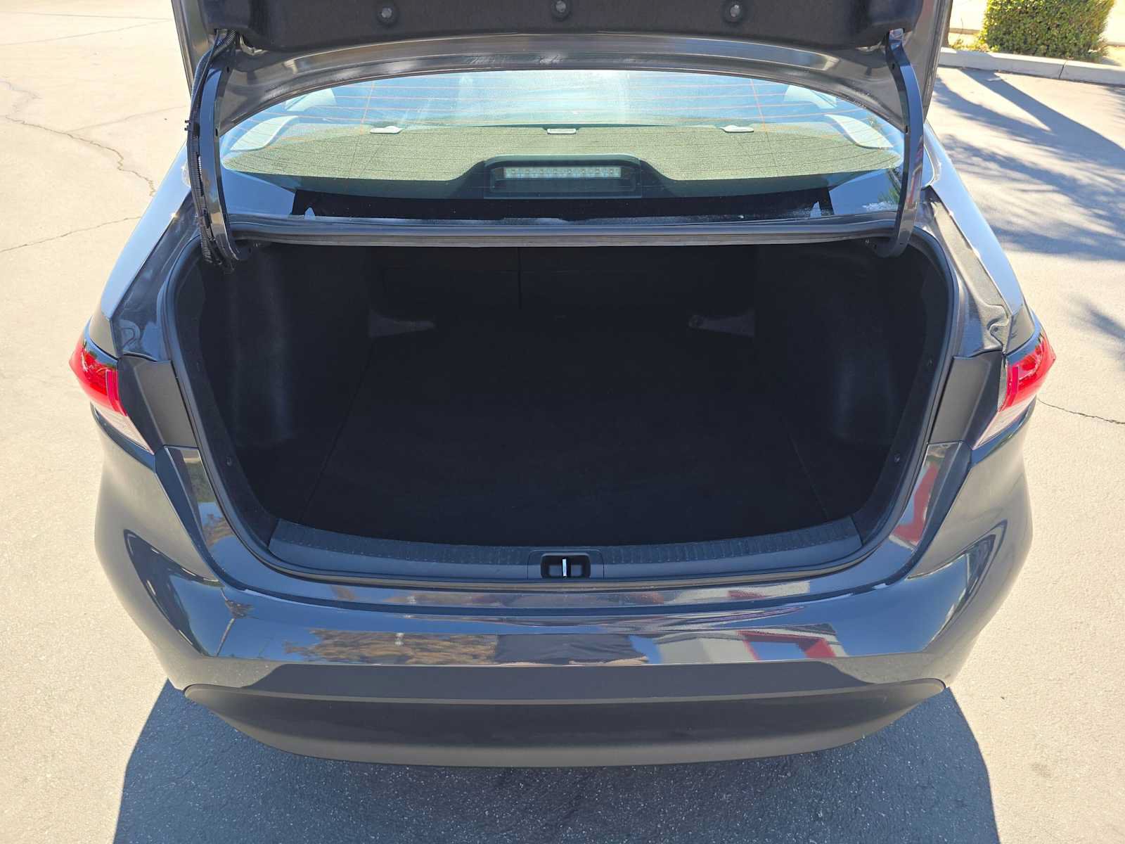 Used 2025 Toyota Corolla LE FWD image 13