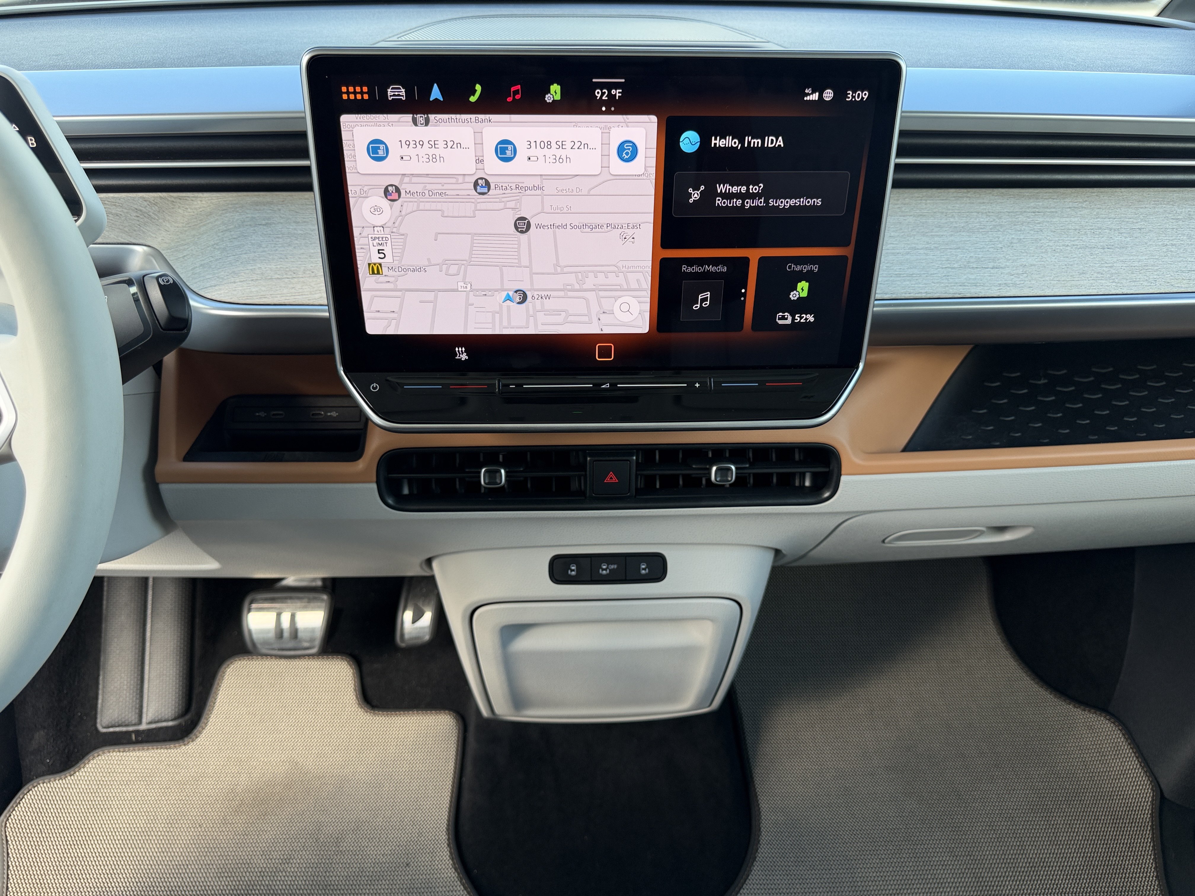 Used 2025 Volkswagen ID. Buzz 1st Edition RWD image 26