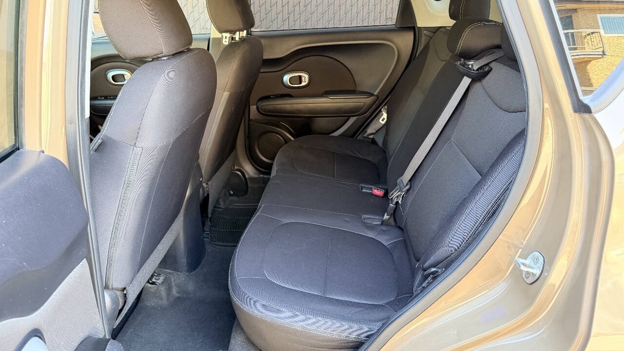 Used 2015 Kia Soul FWD image 13