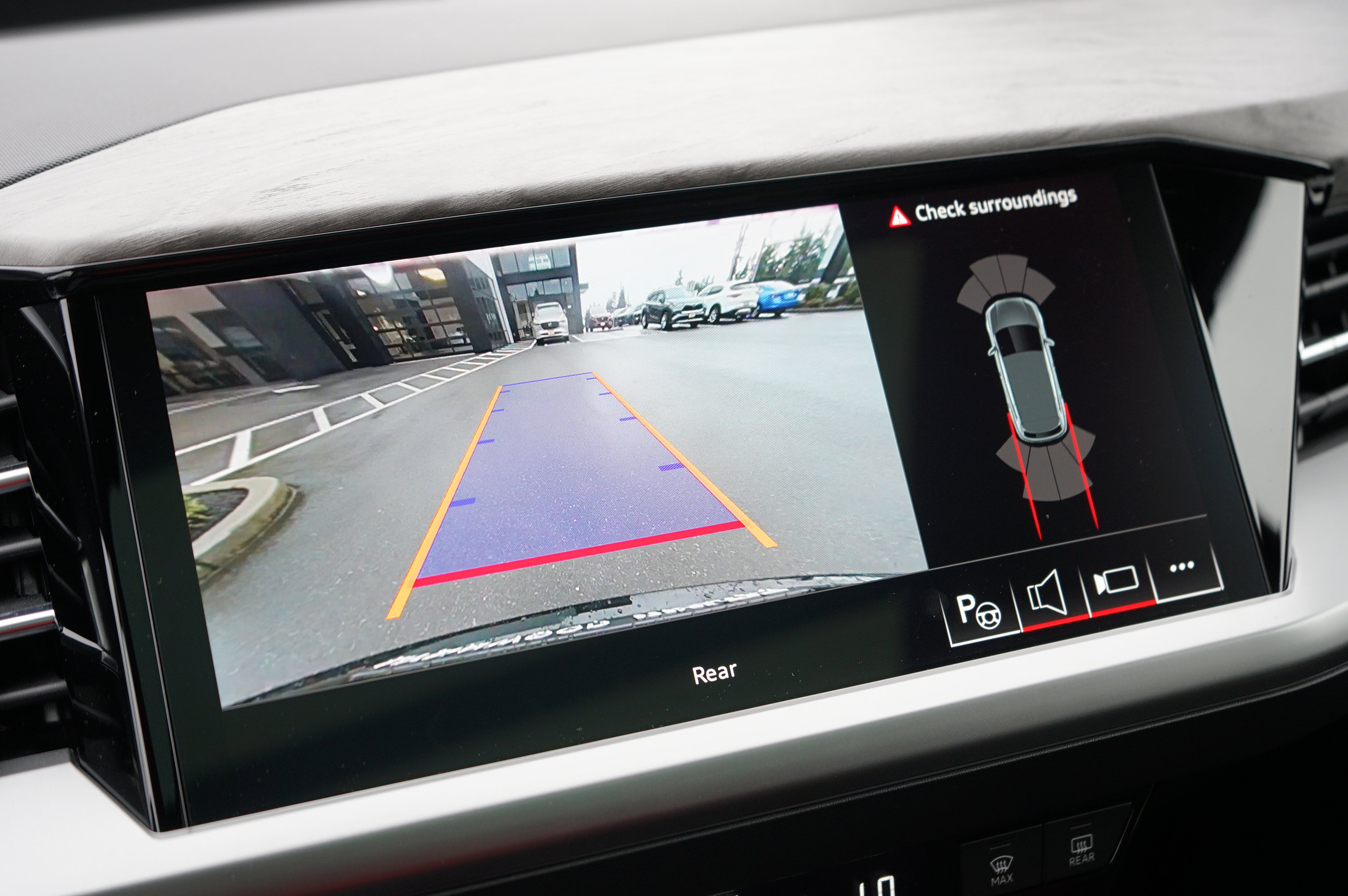 Used 2024 Audi Q4 e-tron Premium Plus w/ Premium Plus AWD/4WD image 32