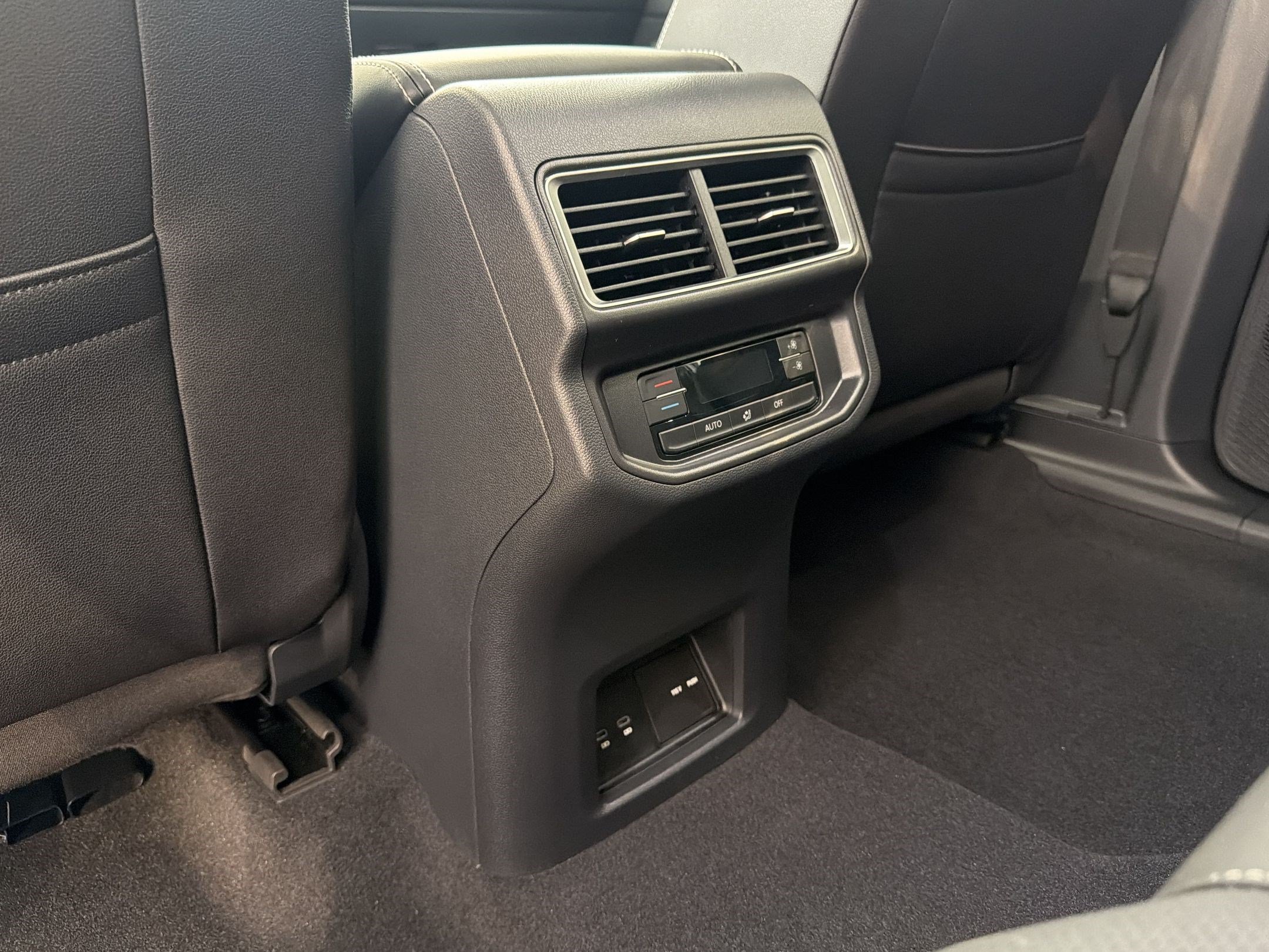 New 2026 Volkswagen Atlas SE FWD image 33