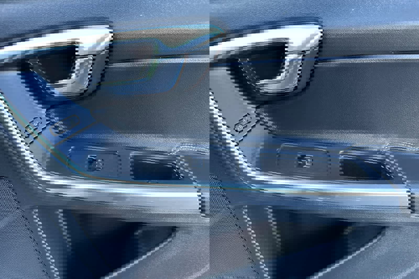 Used 2017 Volvo S60 T5 Dynamic w/ Vision Package image 18