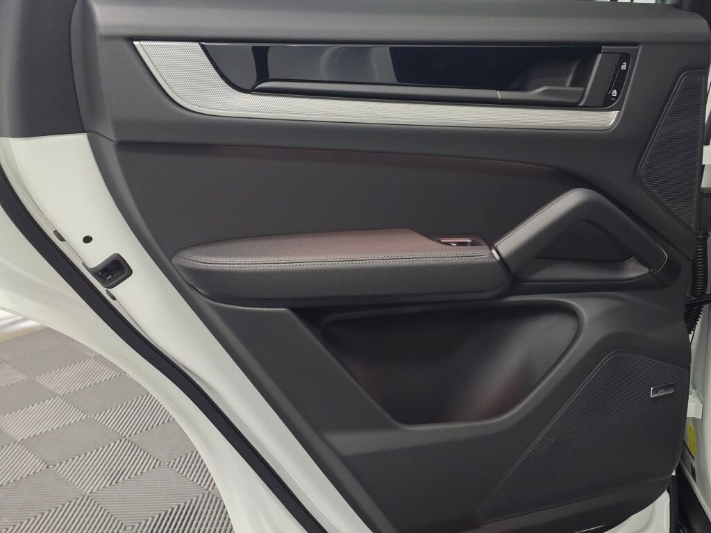 New 2026 Porsche Cayenne image 22