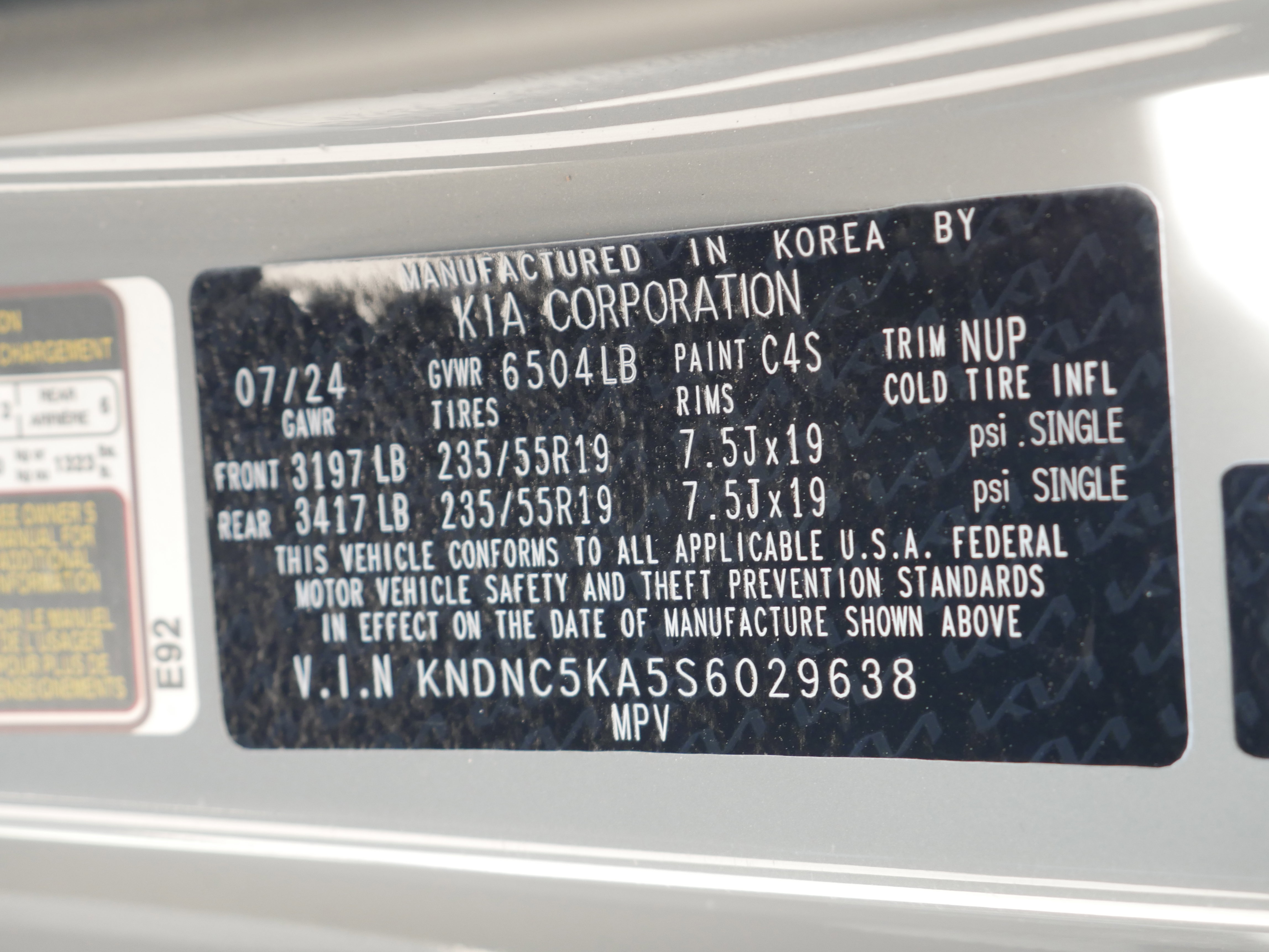 Certified 2025 Kia Carnival EX image 37