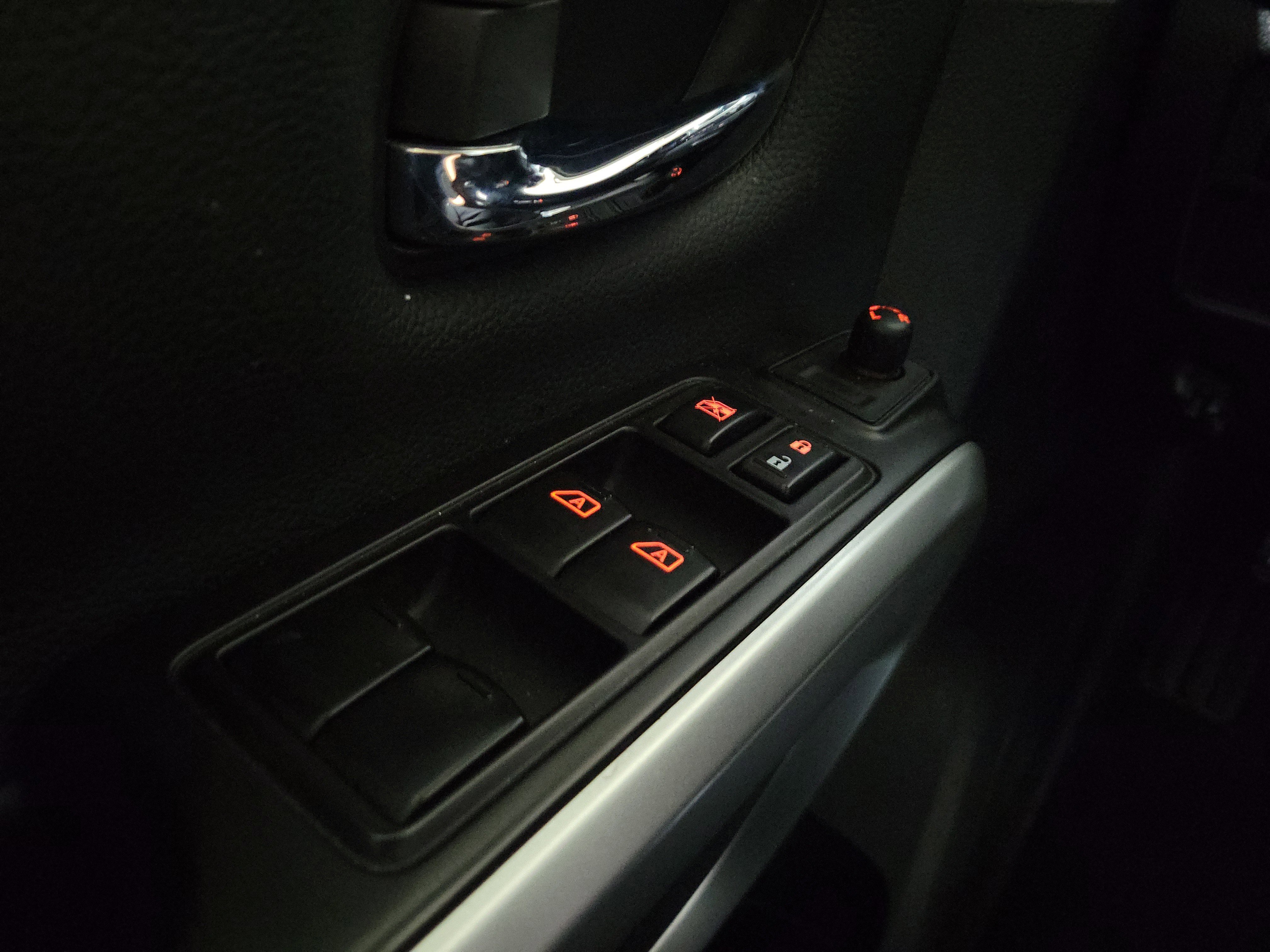 Used 2019 Nissan Titan SV image 21