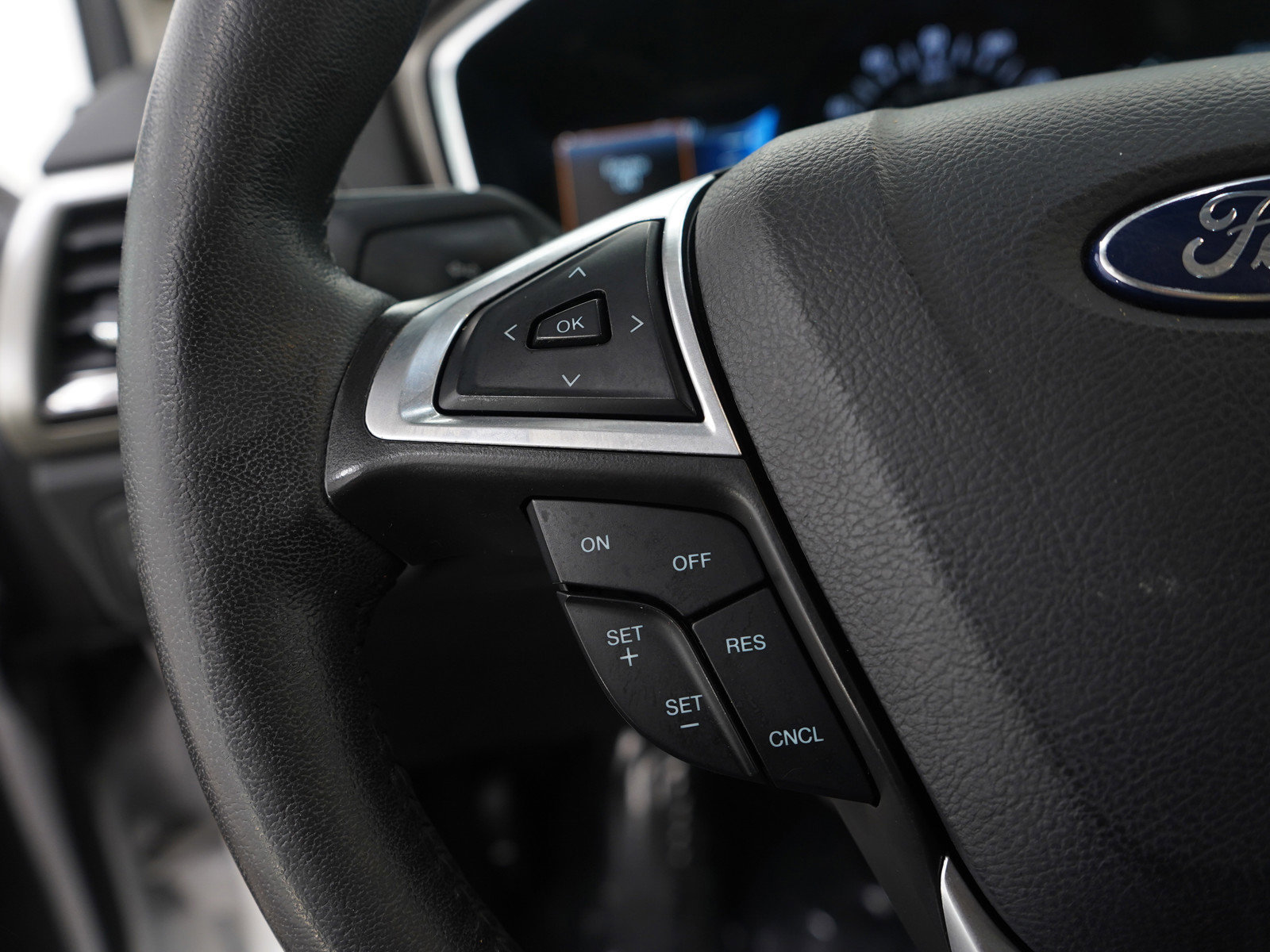 Used 2015 Ford Fusion SE w/ Equipment Group 202A image 24