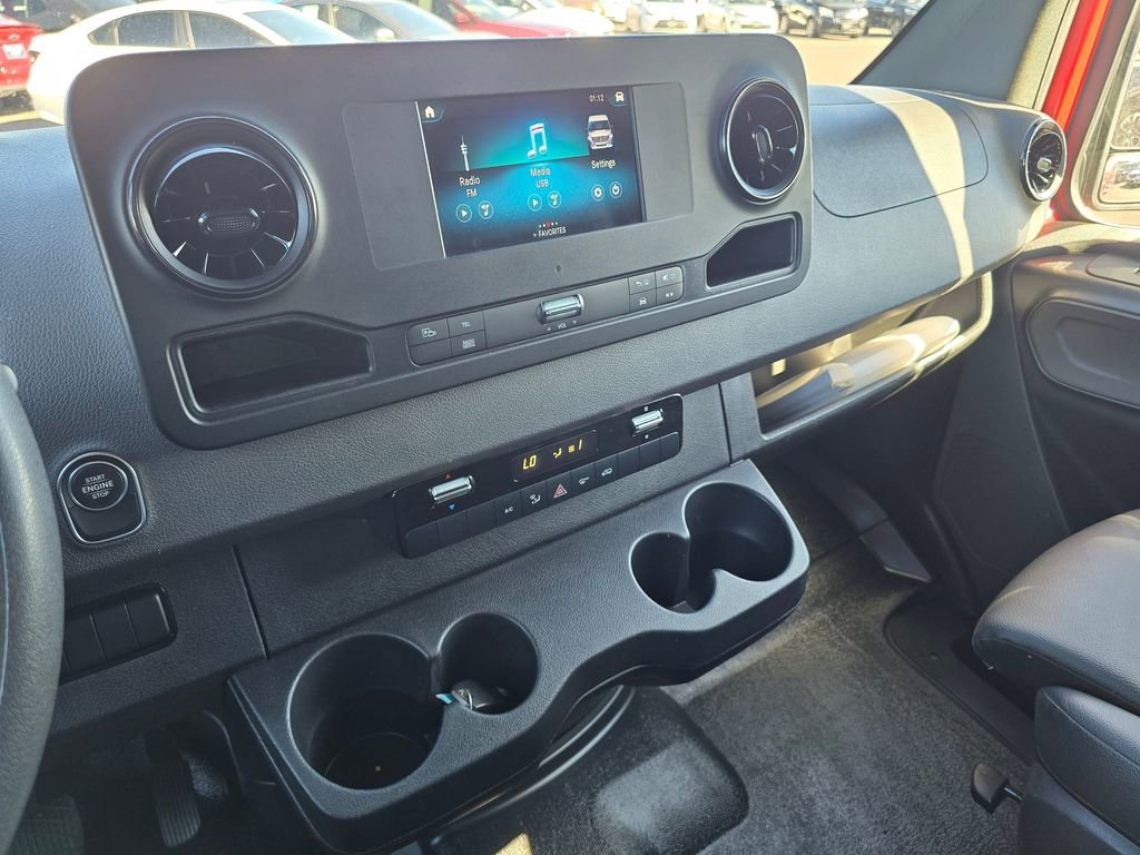 Used 2022 Mercedes-Benz Sprinter 2500 image 27