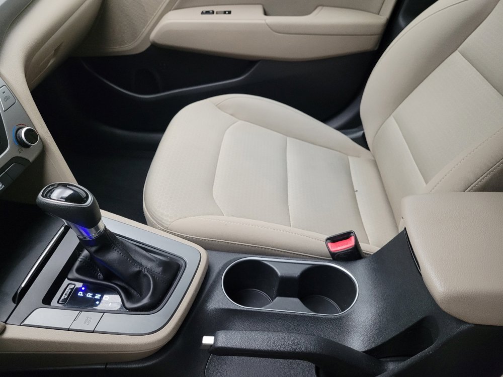 Used 2017 Hyundai Elantra SE image 26