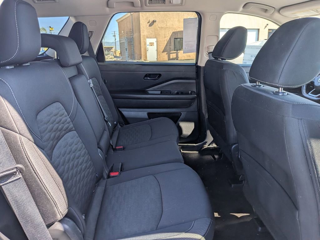 Used 2024 Nissan Pathfinder SV AWD/4WD image 30