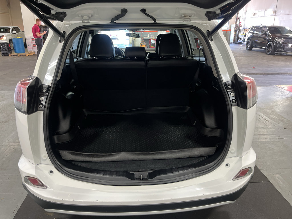 Used 2016 Toyota RAV4 XLE AWD/4WD image 24